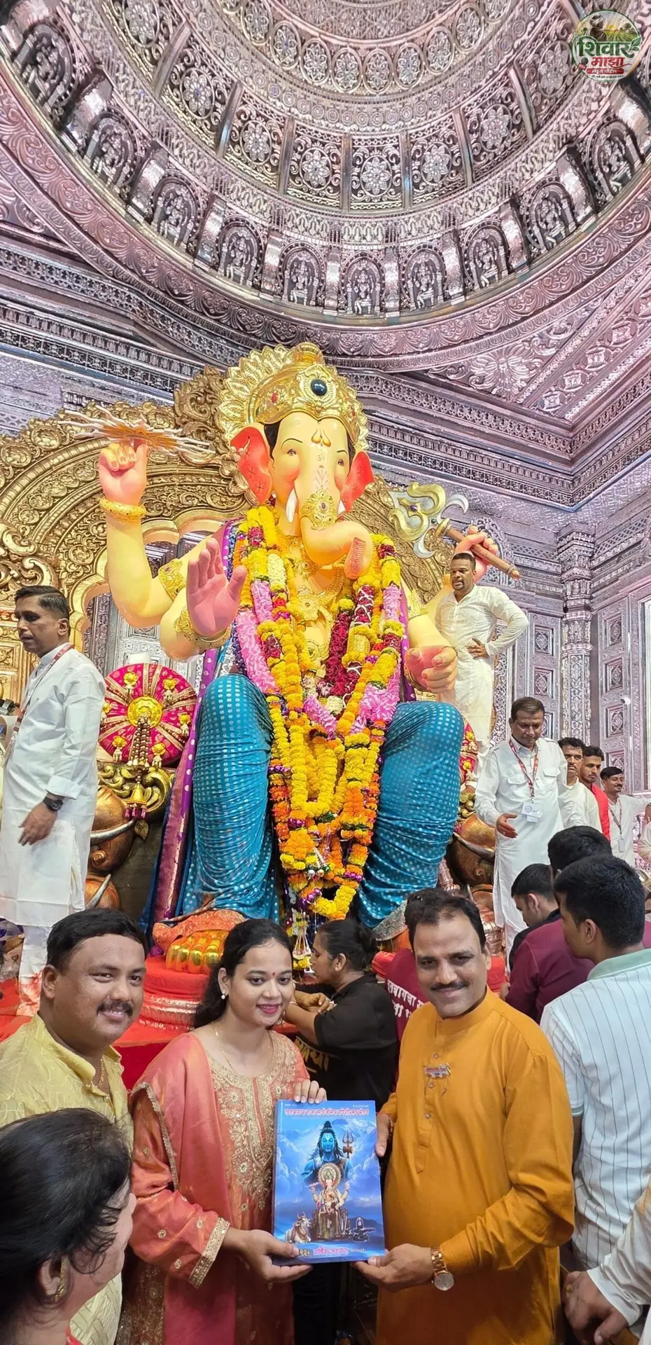 लालबागच्या राजा दरबारी वंचित आघाडीची हजेरी; स्नेहल सोहनी यांनी मागितले वंचितांचे राज्य !